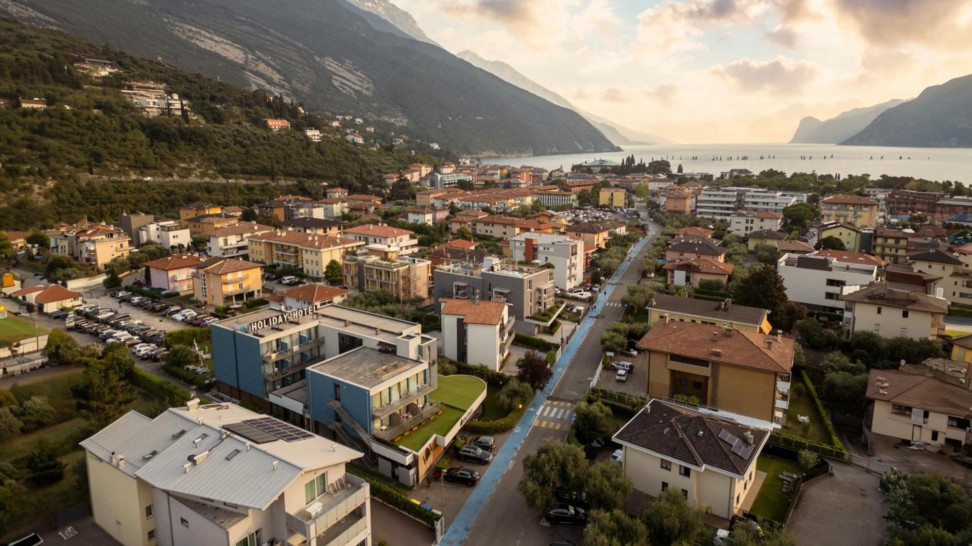 Hotel Holiday Sport & Relax Torbole Sul Garda Exterior foto