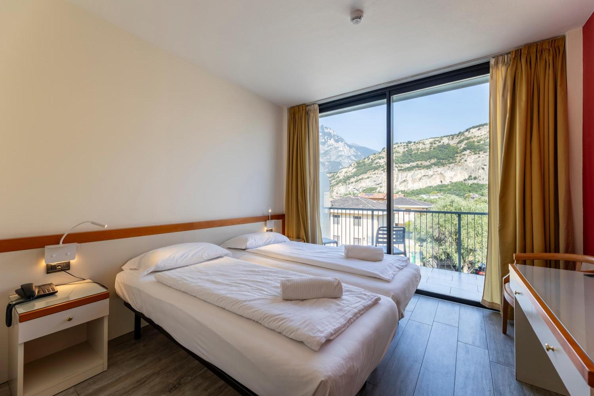 Hotel Holiday Sport & Relax Torbole Sul Garda Exterior foto